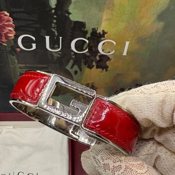 Full inclusion ?☀️Gucci Big G” Logo Red patent & Silver Cuff 